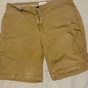 Good Fellow
Dress caches
Brown